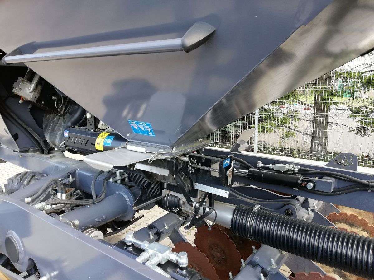 Podział ziarna za pomocą dozownika elektrycznego i transport pneumatyczny Podział ziarna za pomocą dozownika elektrycznego i pneumatyczny transport
