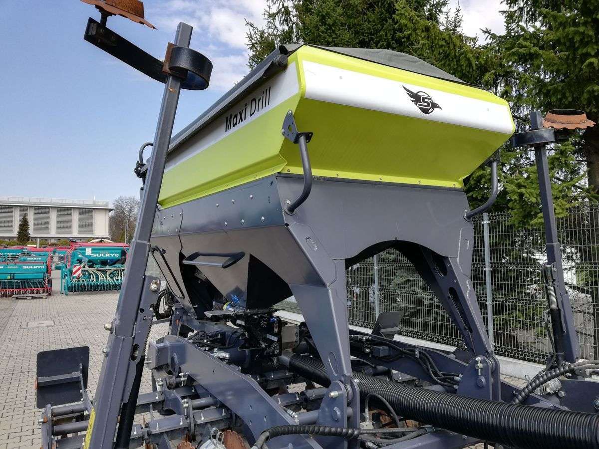 Zbiornik na ziarno siewnika bezorkowego Sky Maxidrill 3m Duży zbiornik na ziarno siewnika bezorkowego Sky Maxidrill 3m