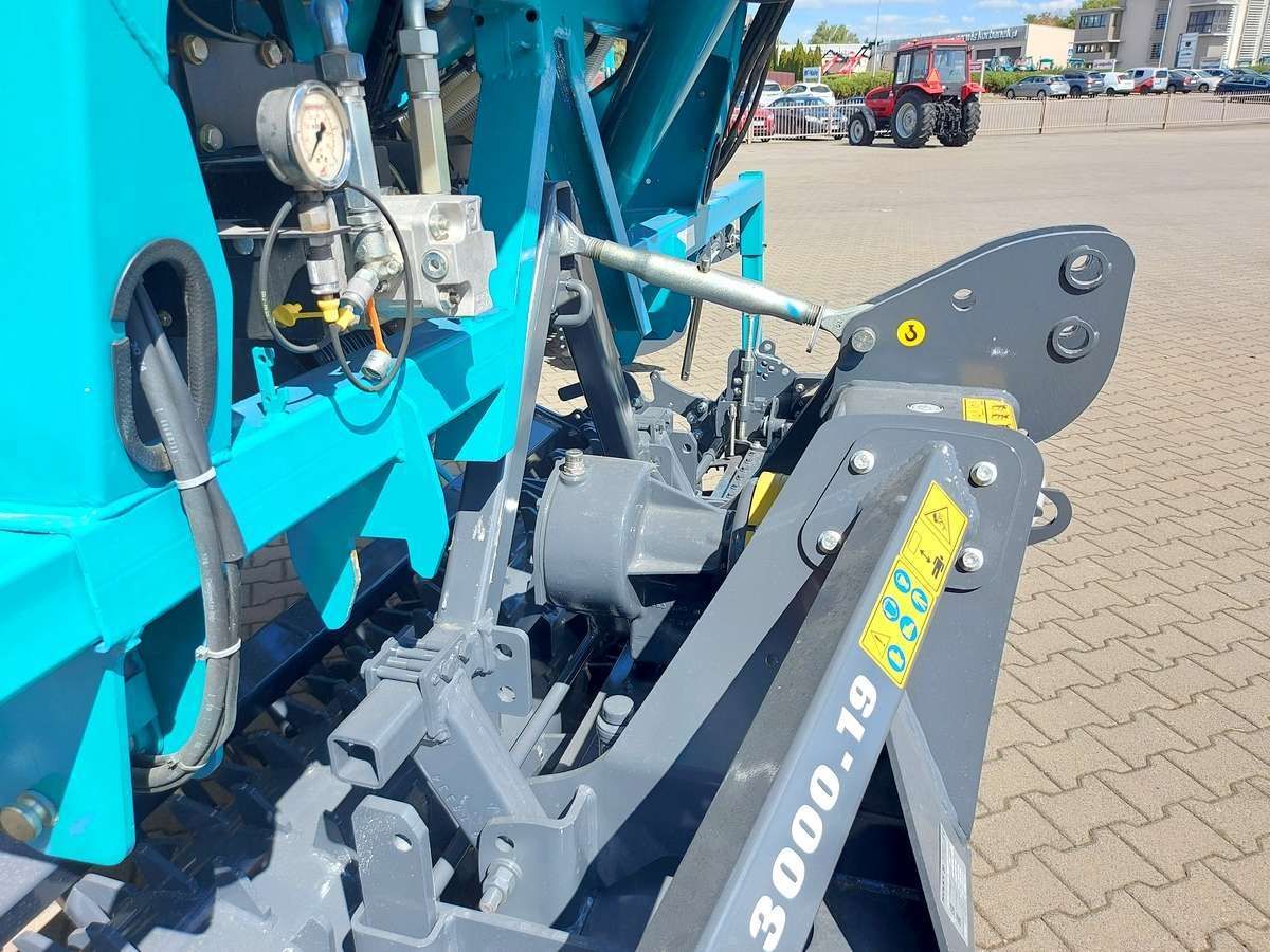 Układ zaczepowy agregatu i napęd hydrauliczny turbiny siewnika Układ zaczepowy i napęd hydrauliczny turbiny
