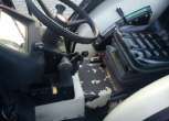 Kierownica i siedzenie operatora w kabinie używanego ciągnikz Ciągnik Lamborghini Runner 350 A