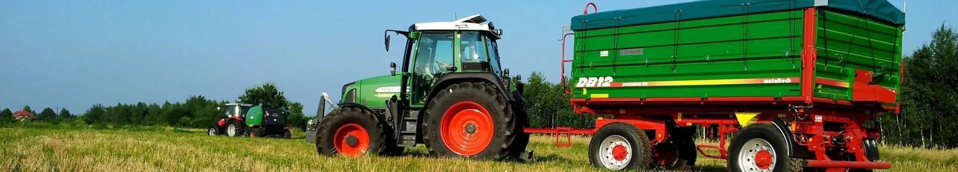 Wizerunek przyczepy rolniczej, dwuosiowej Metaltech DB 12, dystrybuowanej przez korbanek.pl. Zdjecie przedstawiajace przyczepę rolniczą DB12 Metaltech, dwuosiowa, trójstronny wywrót.