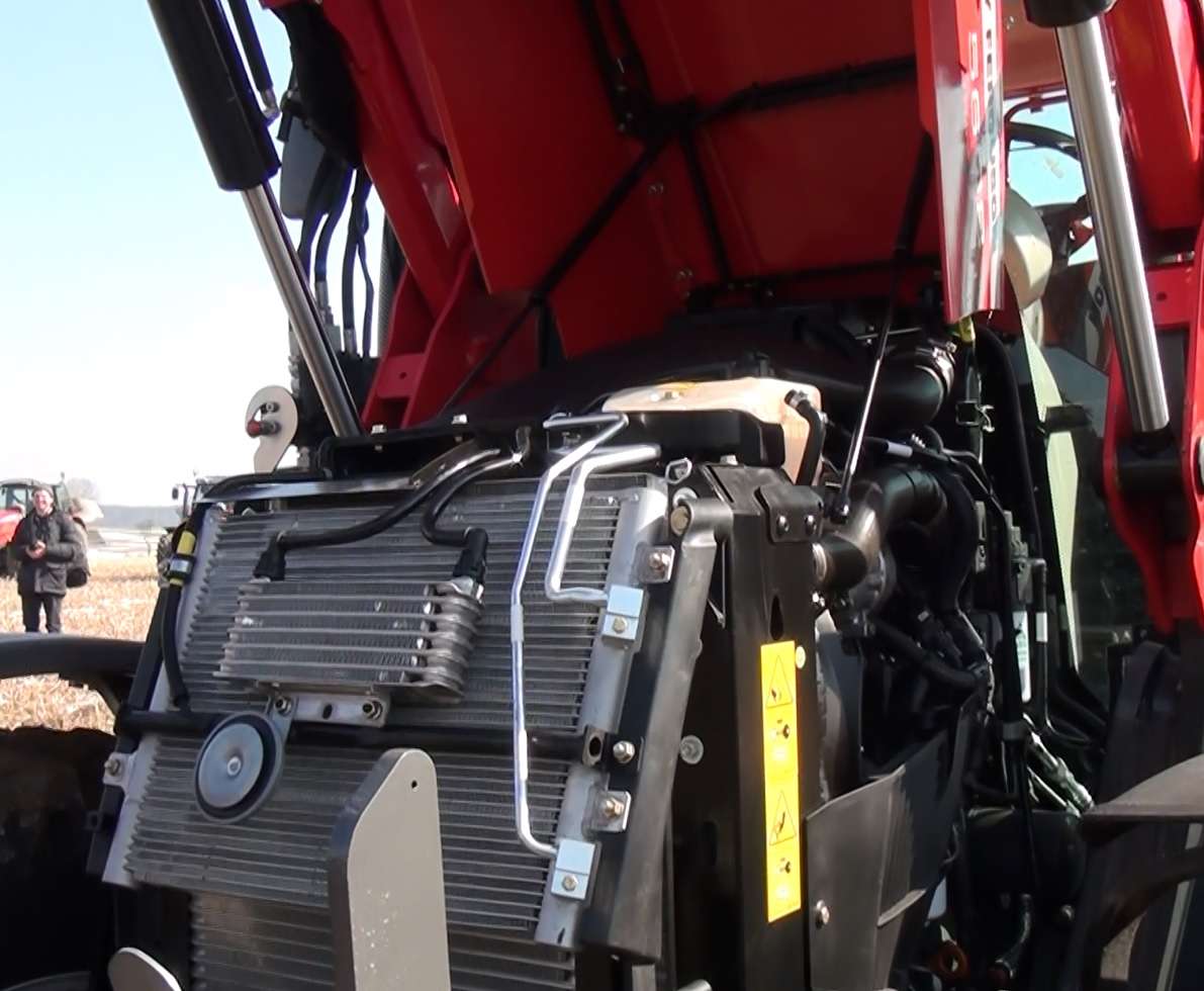system redukujący emisję spalin SCR w ciągnikach Massey Ferguson 5600