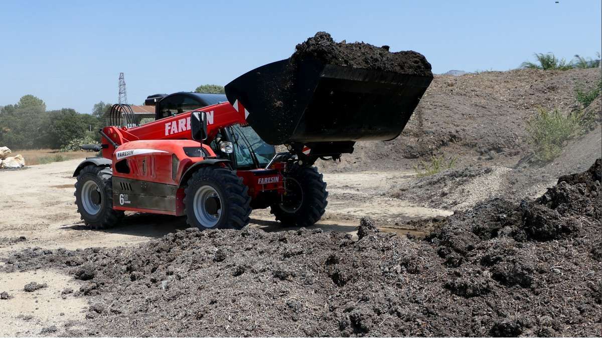 Ładowarka Faresin small 6.26 łyżka do ziemi