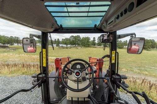 fabryczne mocowania ładowacza czołowego w ciągnikach Massey Ferguson