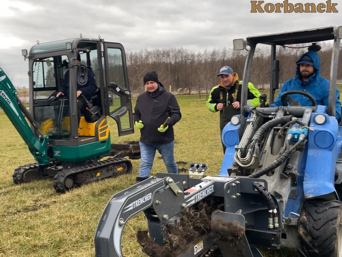 Zdjęcie maszyn MultiOne i Lovol