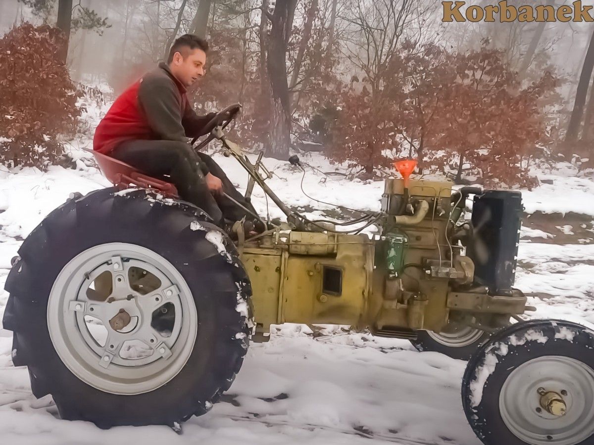 Kazik Kaszebe w trakcie testów ciągnika