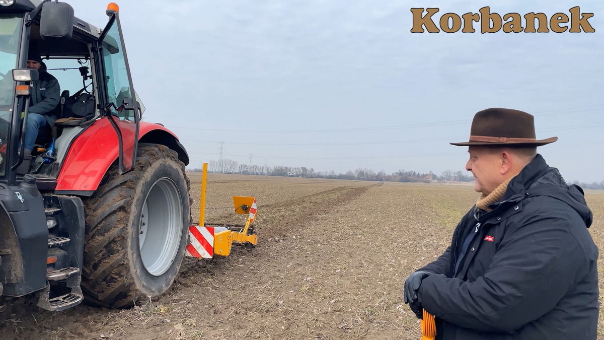 W głęboszach Agrisem Zachowana jest równomierna szczelinowatość na całej szerokości dla uzyskania jednorodnego podłoża do prac, gleba jest unoszona na całej szerokości